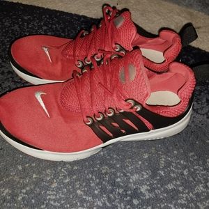 Nike pretos running shoes